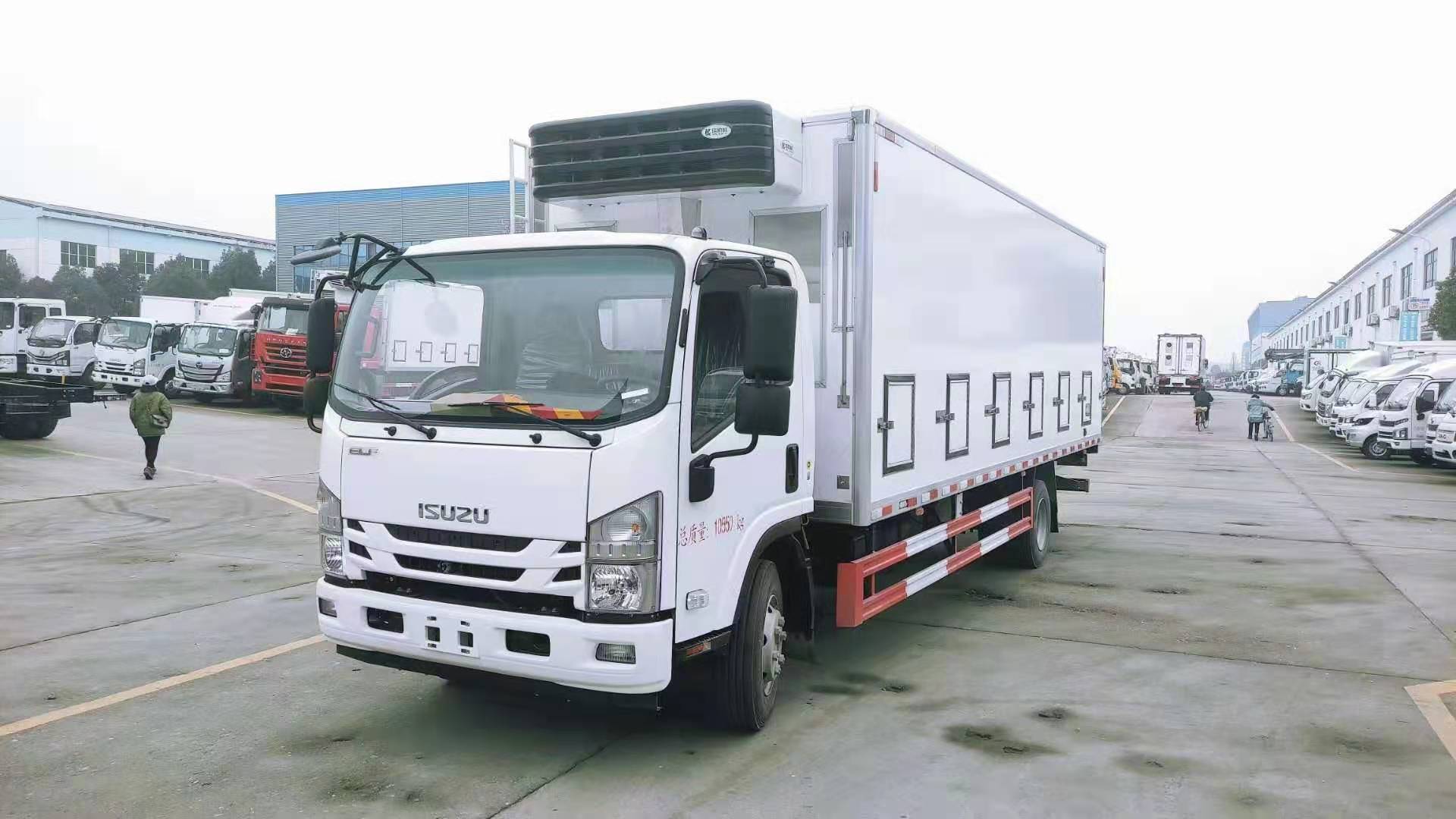 国六五十铃700P鸡苗车